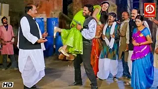 बाप के सामने ही बेटी को उठा के ले गए कुछ गुंडे | Rangbaaz | #bhojpurimovie Action Seen