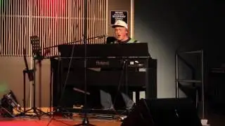Gus Plays A Small Open Mic