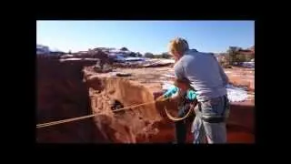 Boyfriend pushes Girlfriend off cliff - Insane Rope Swing - short version