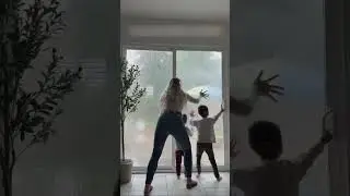 Mom&rsquo;s Hilarious Panic Moment 🚪🌧️ #EpicMoments #SurpriseReaction