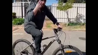 Bird attacks man in Australia 