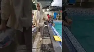 Suasana ramenya kolam renang legowo dihari minggu lur.... 