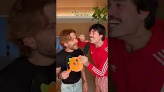 PELÚCIA QUE TRANSFORMA O CORPO EM PIANO