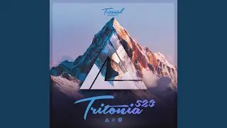 Catamaran Tuesday (Tritonia 523)