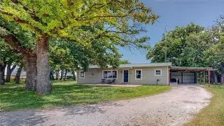 1885 W Highway 114, Paradise, TX Presented by Rachel Robertson.