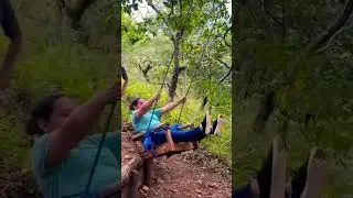 Meci&eacute;ndose en el columpio #turismo