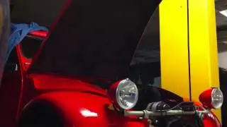 Citro&euml;n 2CV Start (2CV6 Sp&eacute;cial) - Citroen 2CV engine start up
