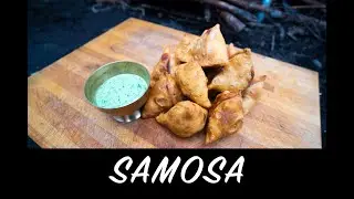 Samosa with mint aachar/sauce