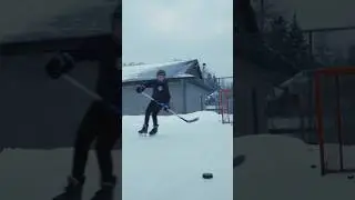 #outdoorhockey #pondhockey
