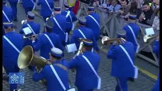 ⛪✨ Momento hist&oacute;rico en la Plaza San Pedro: la Guardia Suiza aparece y suena el himno pontificio