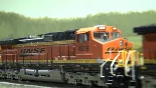 Scale Trains BNSF GE Dash 9 Stacktrain