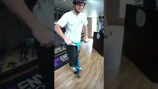 This is the real try before you buy 🙌🏼😂 #shorts #scooter #backflip