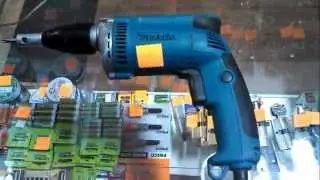 Шуруповерт сетевой Makita 6824