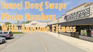 Сэнсэй Даг обменивается номерами телефонов с Anytime Fitness