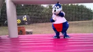 HSV Maskottchen Hermann Dino Bundesliga