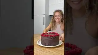 Torta di laurea: cioccolato, lamponi e ganache alla Nutella 🎓🍫