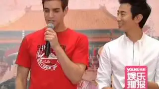 新《还珠格格》争议非非  李晟牵手张睿演唱《沧桑的浪漫》 mpg