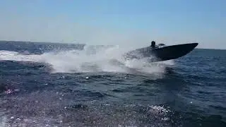 Tullio Abbate Seastar Junior V8 GULF Style in rough water
