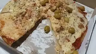 Pizzer&iacute;a el Globito, una de muzarella y otra de fugazzeta#pizza #pizzeria 