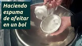 10 - Haciendo espuma de afeitar en un bol