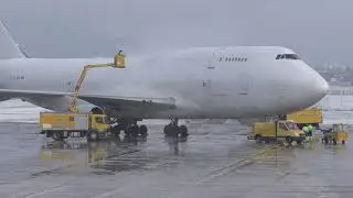 Boeing 747-409 Aerotranscargo de-icing, engine start,taxi and takeoff at graz airport II ER-BAM