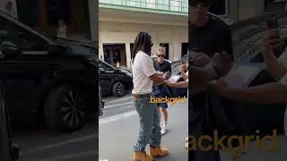 Jay-Z уделяет время тому, чтобы выразить признательность своим восторженным поклонникам