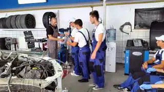 Rom&acirc;nia Meseriașă - tinerii din Prahova &icirc;n atelierul mecanic al lui Gabriel Onofrei
