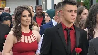 Defilirali maturanti srednje Mješovite škole Vitez