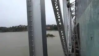 12685 Chennai Central-Mangalore Central Super Fast express crossing Nethravathi river bridge!