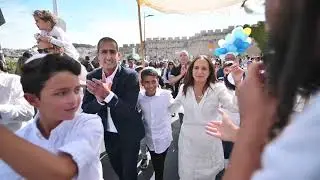 בני רוזנר הפקות - בר מצווה בכותל. קליפ 13