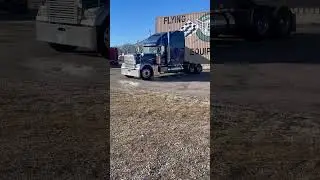 Lot 19 2003 Freightliner Classic XL