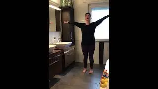 Besser in den Tag starten - 6 min. Yoga Flow im Badezimmer