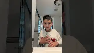 me applying texturizing powder to my hair and seeing how it looks
