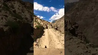 Dangerous thrilling track to Haramosh Valley#nature #gilgitbaltistan #relaxing #pakistan #mountains