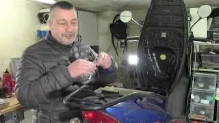 Kymco Agility MMC 50 ( Verkleigung runter + Vergaser ) Schaut das Video durch Ich ERZÄHLE was..