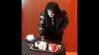 Alice Cooper Tells Story Of His Role In Wayne's World