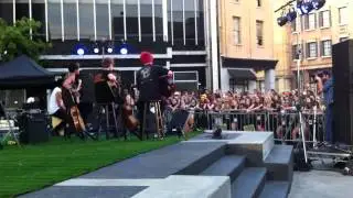 5SOS. DERPCON winners watch acoustic performance.