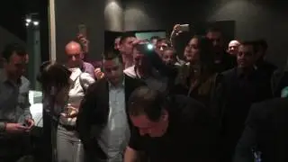 Teatro: Κοπή πίτας του φαν κλαμπ του Βαςίλη Καρρά μέςα στο καμαρίνι του καλλιτέχνη. 3/2/2017