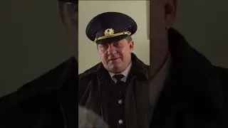ВАЛЯ ВКЛЮЧИЛА &ldquo;АРМИЮ&rdquo; ДОМА 😂🪖 #сериал