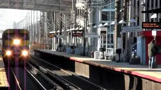 An LIRR DE30 Express train bypasses Mineola Station
