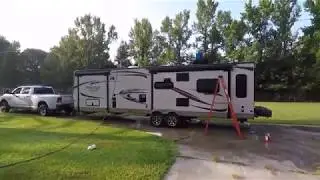Cleaning the Roof of a camper with a rubber membrane Roof system
