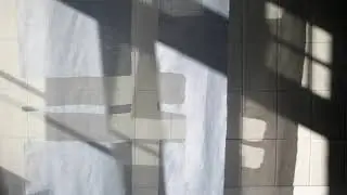'Es lebe das Karo, das Karo lebt' - Blue devor&eacute; scarf in motion