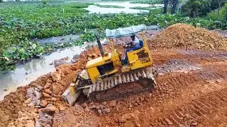Amazing DOZER Skill KOMATSU D31P SWEEPING mud& pushing sand For perfect Landfill