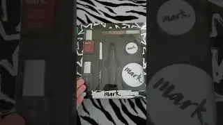 Косметический набор Artist Box от Avon.