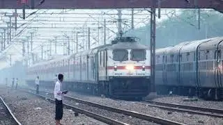 Classic Overtake | New Delhi - Patna Rajdhani Express overtaking Vikramshila Express at 130 kmph!