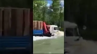 🤫Dangerous Trucks Crossing Flooded Rivers | Cars & Truck Crossing Flood |Muddy Roads 💪😱