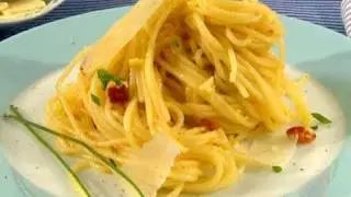 Rezept: Spaghetti Carbonara -- italienische Pasta mit leckerem Speck