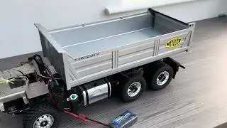 Tamiya tipper with Lesu hydraulic kit.
