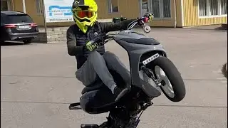 Nightride with 70cc moped(wheelies)