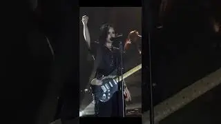 Demi Lovato performing Happy Ending Live thank you for changing my life 🖤🖤